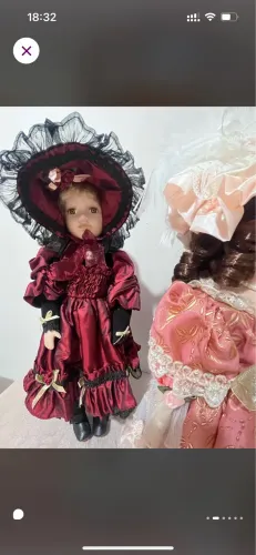 Lote com bonecas de porcelana.