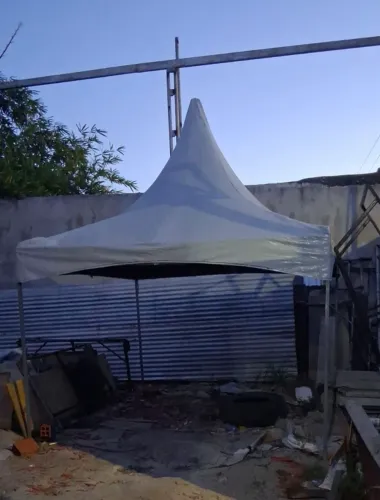 Vendo tenda chapéu de Bruxa 1.990,00 usada