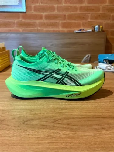 Tênis Asics Megablast novinho tamanho 39