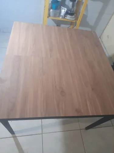 Mesa de madeira semi nova 