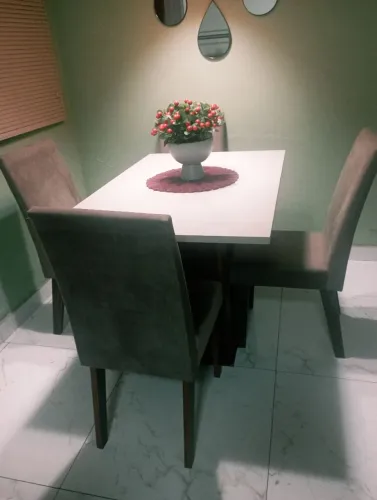 Mesa de jantar 4 cadeiras 