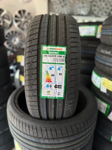 Pneu roadcruze 225/35/20 novo 