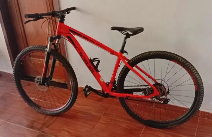 Vende-se bicicleta Oggi Hacker Sport Mountain Bike aro 29