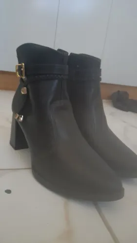 Vende-se Bota cano curto