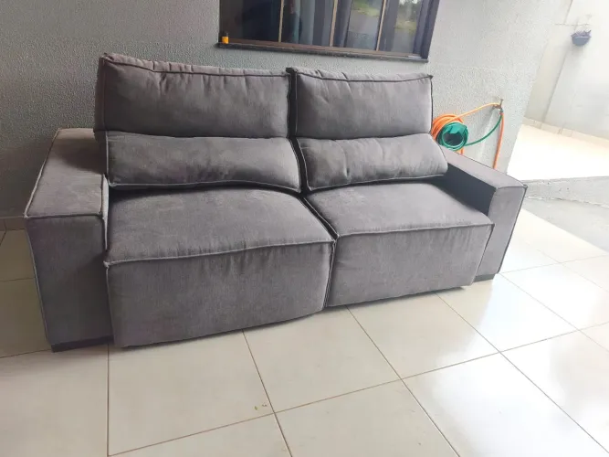 Sofá retrátil e reclinável em ótimo estado 