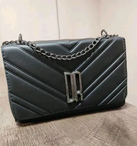 Bolsa Feminina Transversal com alça de corrente