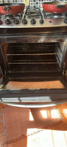 Fogão de 5 bocas e forno