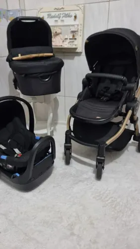Carrinho Moisés com bebê conforto e base isofix 