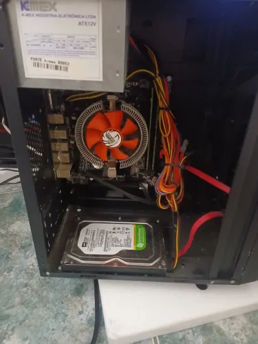 R$250 vendo um computador com teclado, mouse, sem monitor , em ótimo estado perfeito