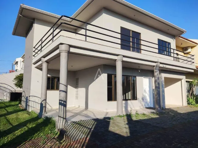 Sobrado para Locação no Bairro Country  Conforto, Espaço e Sofisticação em Condomínio Fech