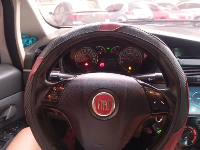 Fiat Linea Essence 1.8 Flex 16V 4P 2014