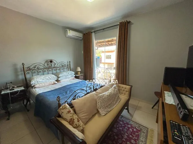 Casa com 3 dormitórios à venda, 212 m² por R$ 540.000,00 - Vila Santa Cecília - Volta Redo
