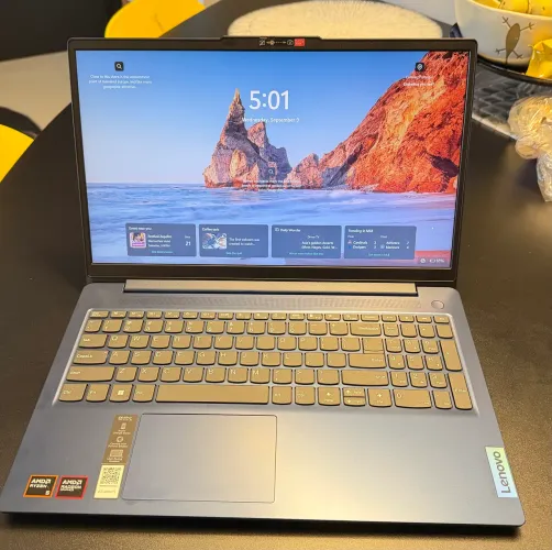 Lenovo IdeaPad Slim 3 15,6? ? Ryzen 5 | 8GB | SSD 256GB | NOVO