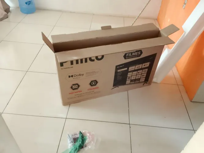 Tv nova 1100 reais 