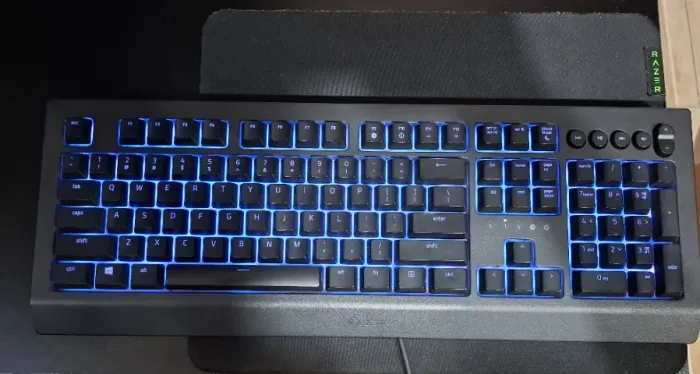 Teclado Gamer Razer Cynosa V2 RGB - Perfeito Estado