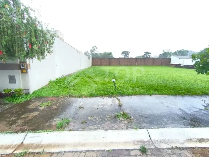Terreno à Venda em Condomínio no Parque Espraiado, São Carlos