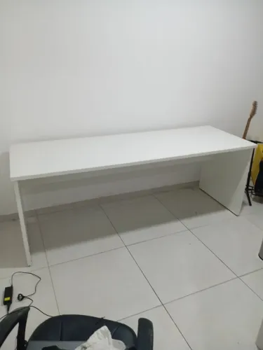 Mesa grande para escritório em mdf