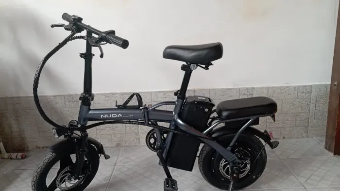 Bicicleta elétrica dobrável para adultos NUDA, pedal tripulado 400W