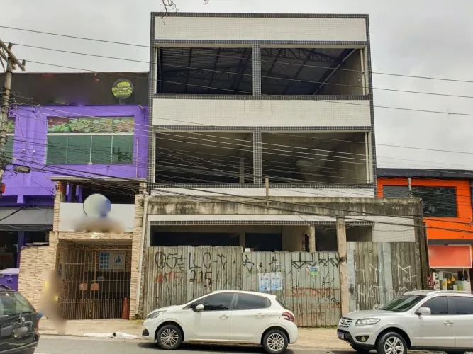Loja na Avenida Arquiteto Vilanova Artigas, 215 - Subsolo 250 m²
