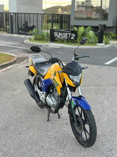 Titan brasileirinha única