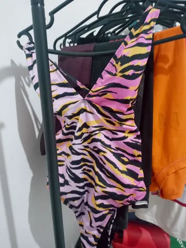 Maiô de estampa animal marca internacional