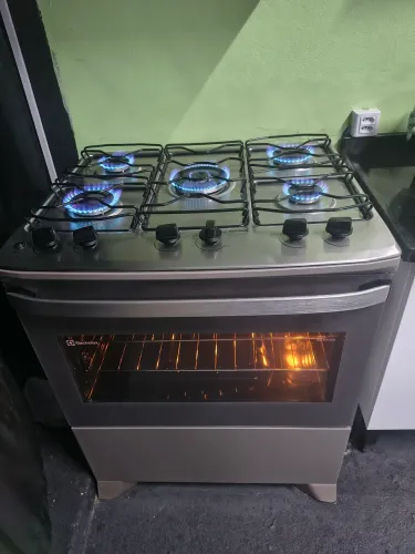 FOGÃO ELECTROLUX ELÉTRICO E LUZ. VEJA FOTOS E LEIA DESCRIÇÃO. BOTUCATU