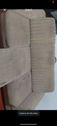 Sofa de três lugares bege e retrátil