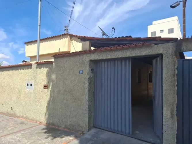 Casa para Aluguel no Santa Mônica - 2 Quartos