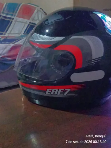 Vendo um ? CAPACETE da marca EBF7... Semi-novo!!