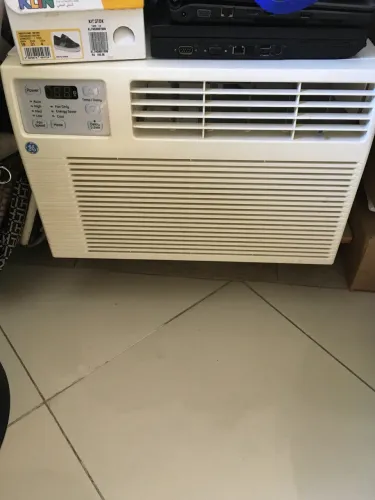 Ar condicionado JE- funcionando- de janela - controle remoto digital 7500