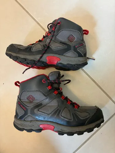 Bota de trekking impermeável infantil Columbia tamanho 31 (BR)