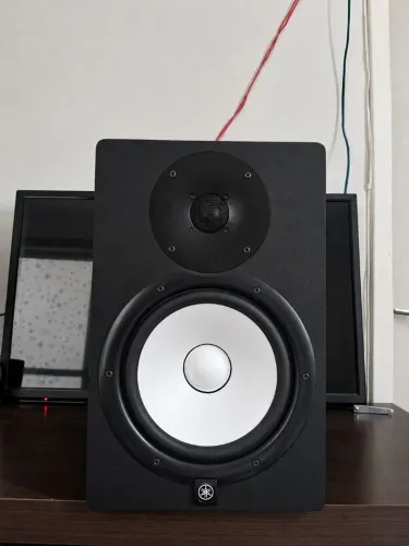 Vendo Monitor de Studio Profissional Yamaha HS8 2-Vias Bass Reflex 8" 120W Preto