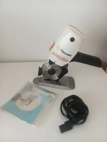 Máquina de corte a disco para tecidos e roupas