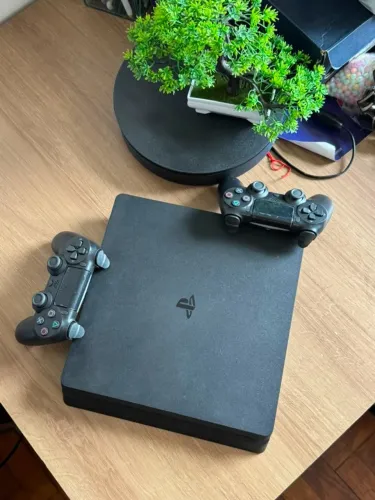 Playstation 4 Slim 1tb com 2 controles *aceito cartão até 18x* | Ipanema - RJ |