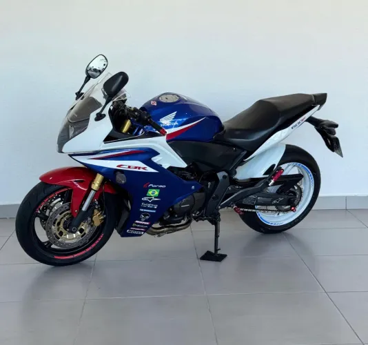 CBR 600f (hornet carenada) baixo km,revisada,aceito trocas por maior ou menor valor