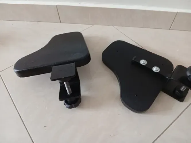 Apoio de braço para mesa em metal