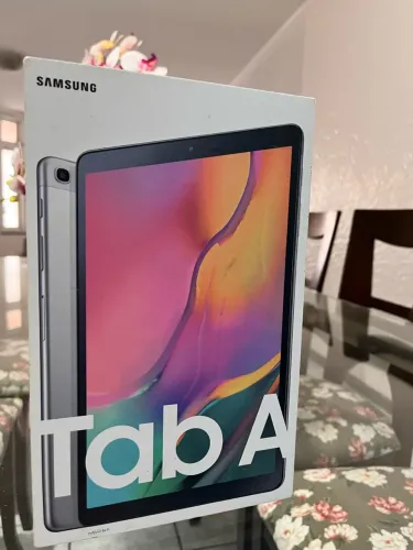 Tablet Samsung Galaxy Tab A c/ caneta digital e teclado via Bluetooth