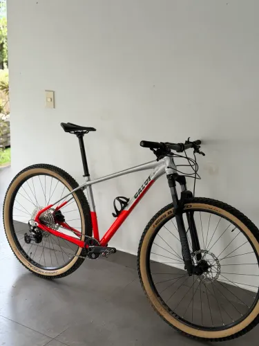 Bicicleta Caloi Elite - Tamanho 17 (M)