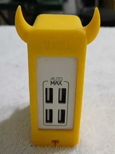 Carregador USB de 4 portas MOMAX U.Bull