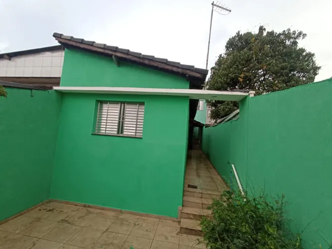 Casa reformada ao lado da base aerea. Direto c/ proprietário