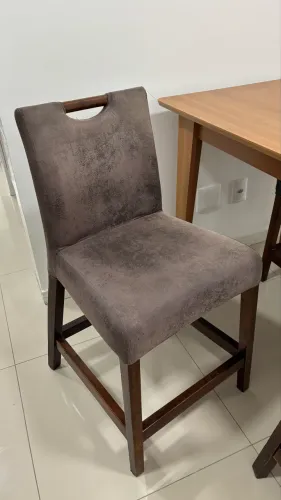 Mesa MDF + cadeira de madeira