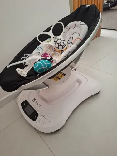  Cadeira de Balanço 4Moms Mamaroo musical