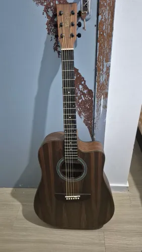 Violão Rozini Presença Brasil Folk 6 cordas, acompanha capotraste e bag