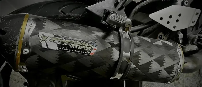 Escapamento de moto esportiva 