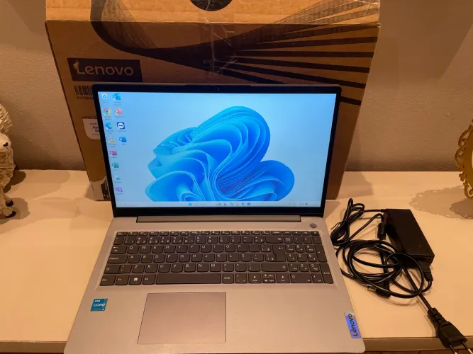 OPORTUNIDADE! Lenovo IdeaPad 3 | Intel Core i3 11ª Geração | SSD NVMe | 8GB RAM 