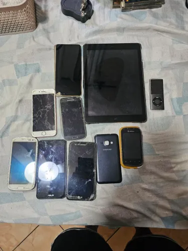 Lote de eletrônicos no estado