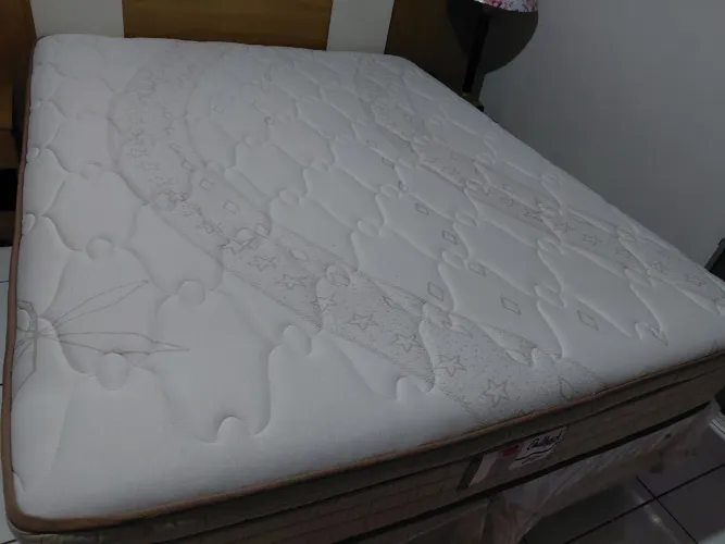 Vendo cama quem nova não tem um. Ano de uso