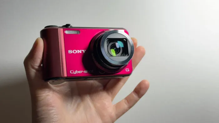 Sony Cybershot DSC-H70 - câmera digital compacta de 16.1MP e 10x de zoom