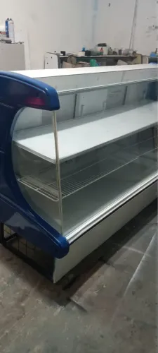 Balcão expositor freezer laticínio gelando 
