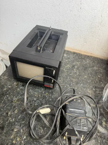 Tv pequena Sansug Obs só chia
